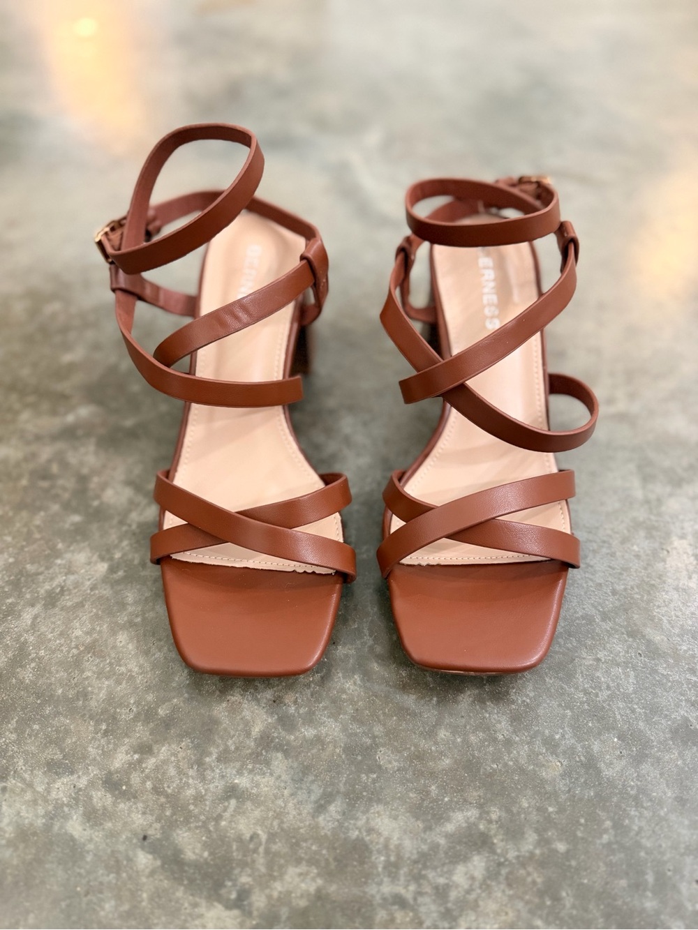 BERNESS Brown Strappy Square Toe Block Heel Sandals Size 7 NWOB Autumn Classic